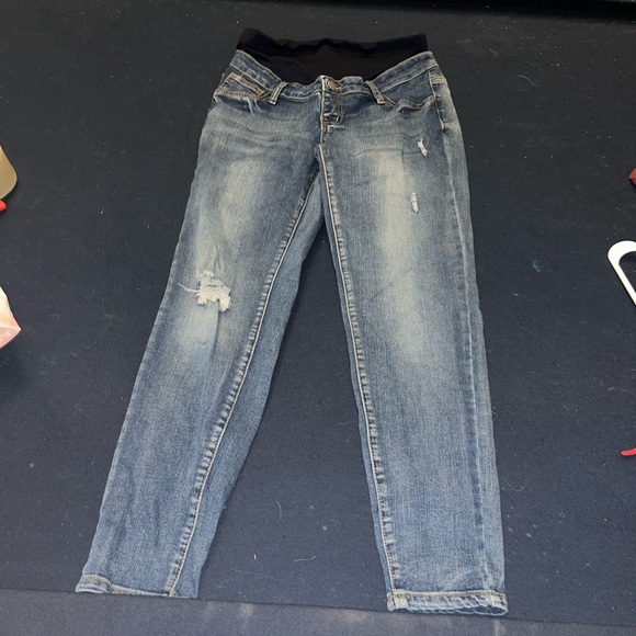 Distressed maternity jeans - Picture 1 of 3